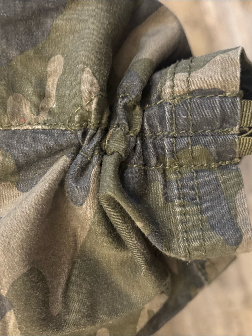 Faded Glory Olive Green Camo Cargo Capris - Picture 4 of 4